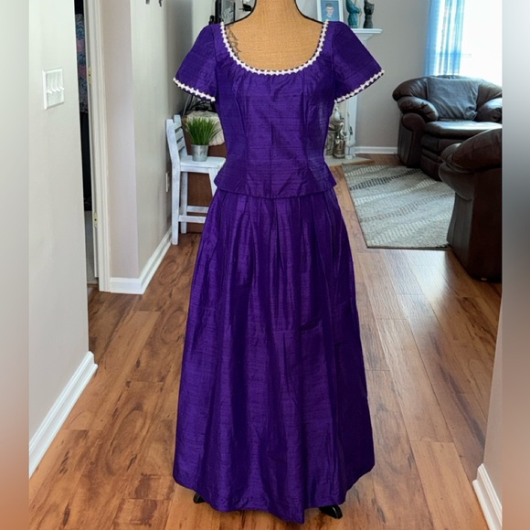 watters and watters Dresses & Skirts - Vintage Watters & Watters purple white pearl sequin trim Maxi skirt Silk suit 10